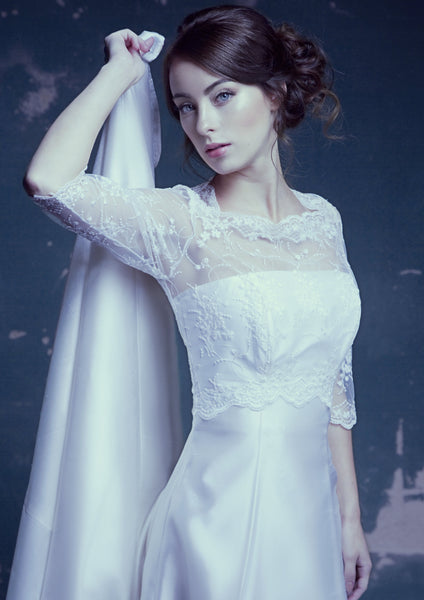 Brautkleid aus Shantung Seide mit Schärpe